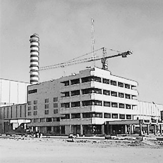 베트남 항만공사 건물을 짓고 있는 사진
