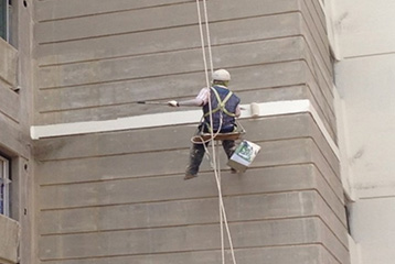 Working with rollers in case of outdoor painting