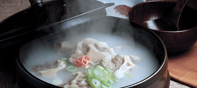 Bundled up in a large pot boiled up steaming sollongtang image